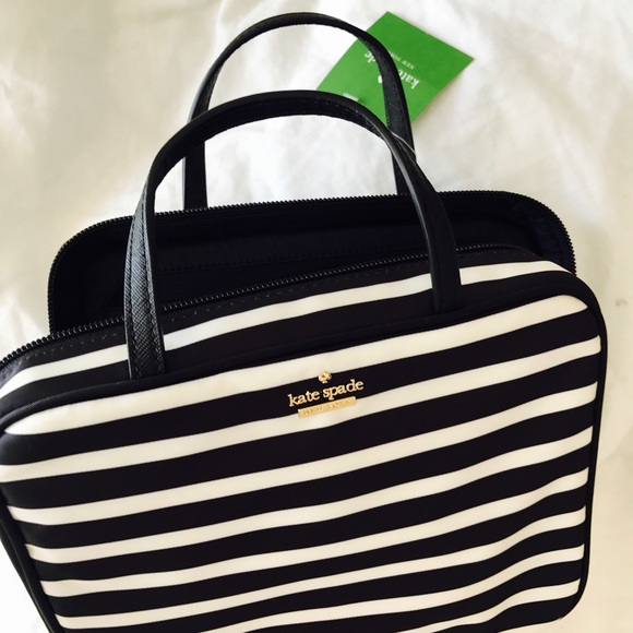 kate spade Handbags - KATE SPADE Large Makeup/ Travel Bag❤️